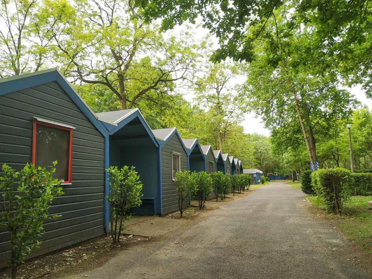 Dorcas Center&Camping Hotel Дебрецен Екстериор снимка